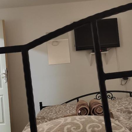 Apartamento Kuca Za Odmor "Crni Bor" Golubac Exterior foto